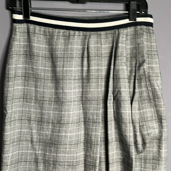 Slate & Willow Black and Gray Plaid Drape Front Skirt With Side Zipper Size 6 - Picture 2 of 9